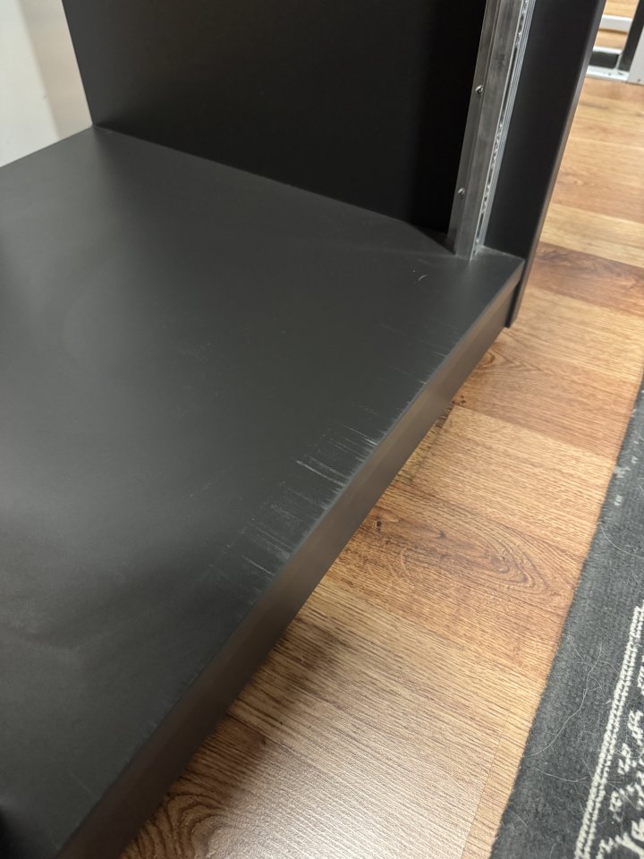 Thon Rack Studio Line 20u de segunda mano · Foto 2 de 2 · Madrid · 80 €