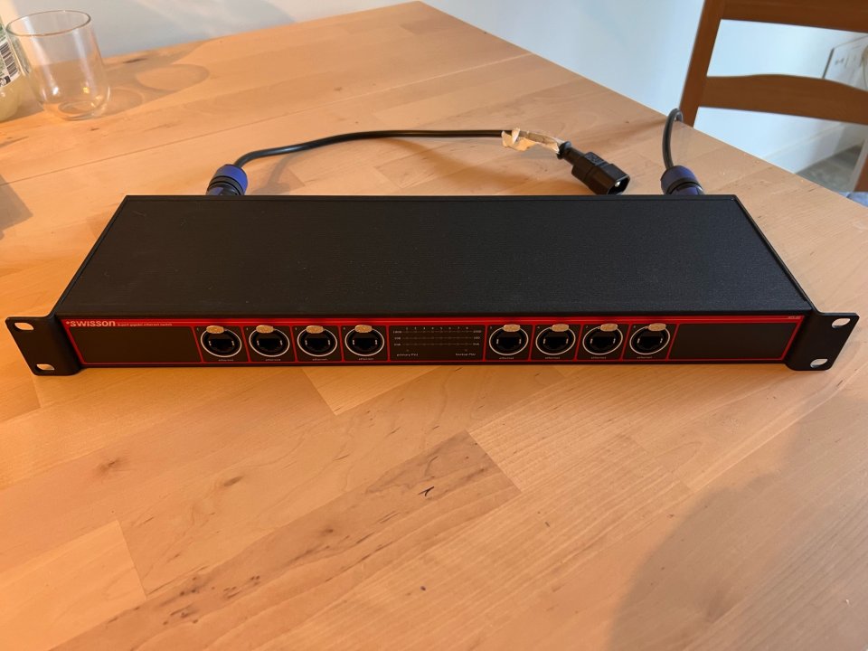 Varios equipos directo/estudio