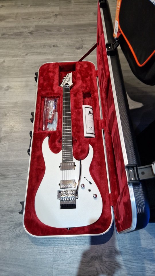 Ibanez RG5320 de segunda mano · Foto 2 de 6 · Navarra · 1699 €