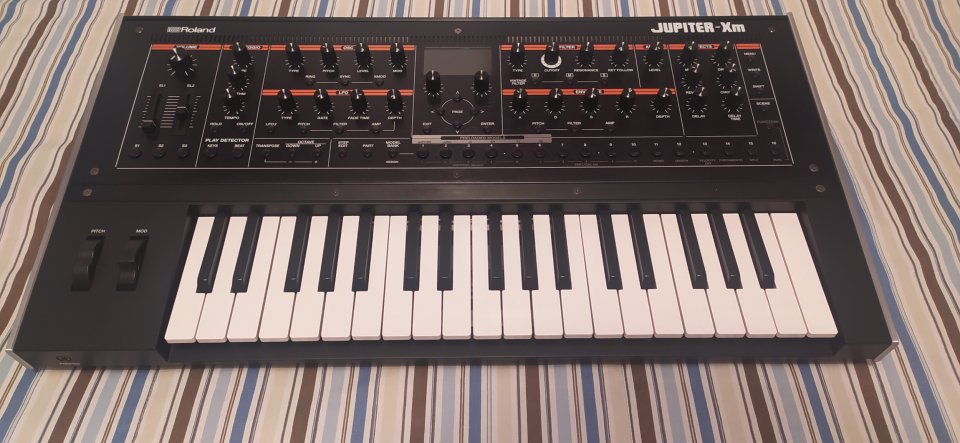 Roland Jupiter Xm de segunda mano · Foto 1 de 7 · Pontevedra · 1000 €