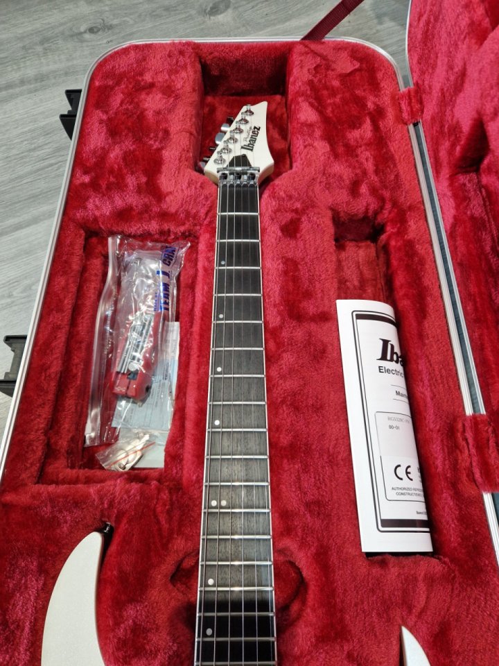 Ibanez RG5320 de segunda mano · Foto 3 de 6 · Navarra · 1699 €