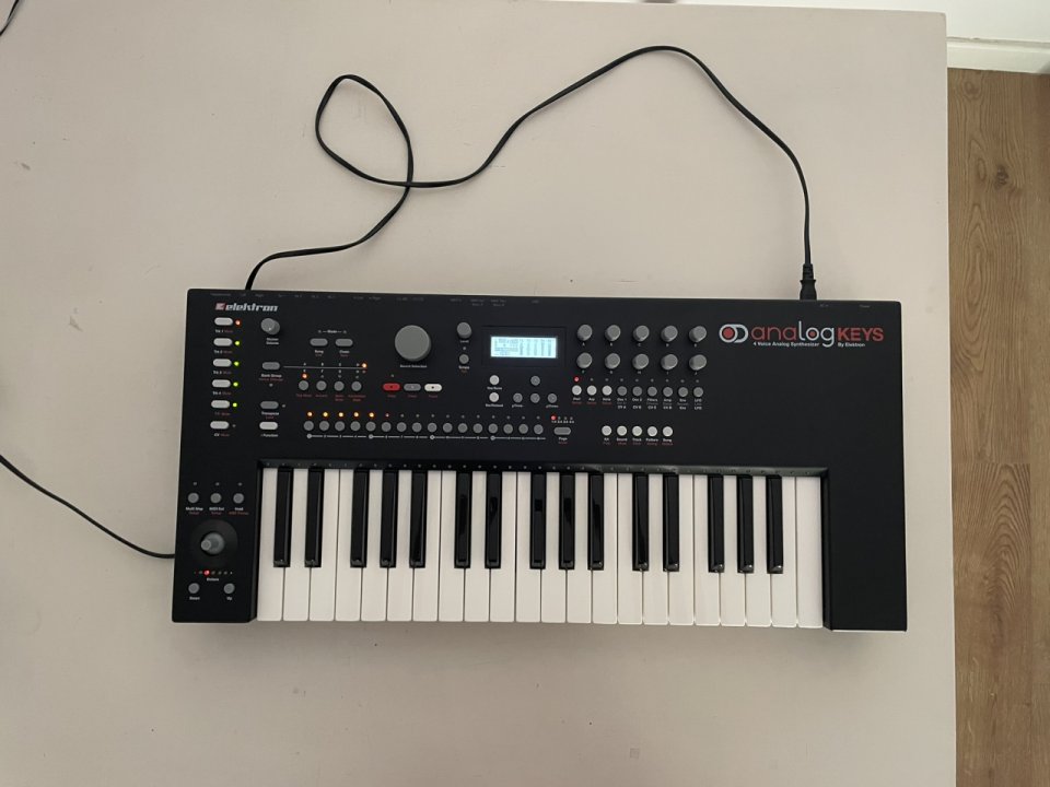 Elektron AK (Analog Keys) Synth + decksave de segunda mano · Foto 1 de 3 · Málaga · 800 €