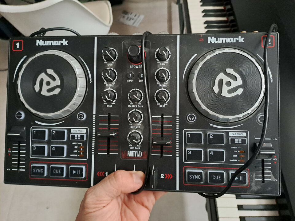 Mesa Dj Numark Partymix