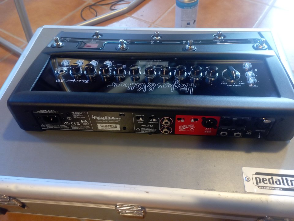 Pedalera amplificada black Spirit 200