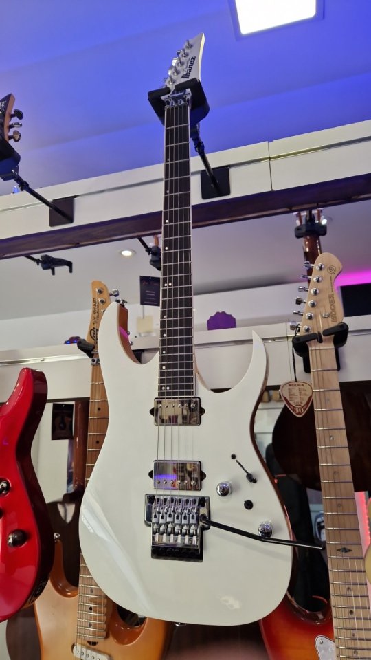 Ibanez RG5320 de segunda mano · Foto 4 de 6 · Navarra · 1699 €