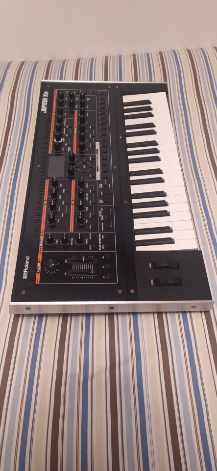Roland Jupiter Xm de segunda mano · Foto 3 de 7 · Pontevedra · 1000 €