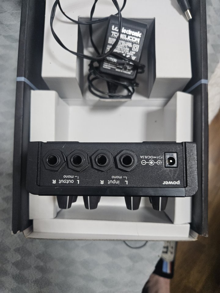 Pedal TC Electronic Nova Modulator con caja , alimentación e instrucciones