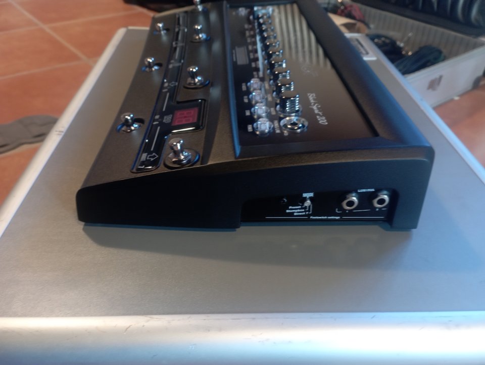 Pedalera amplificada black Spirit 200