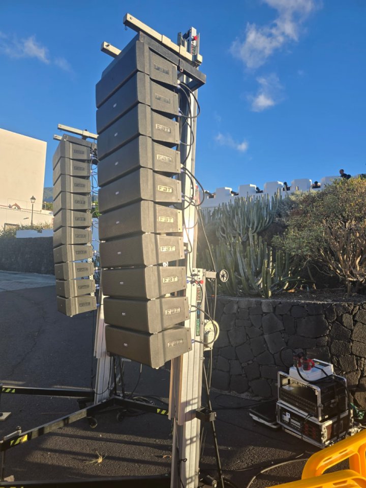 FBT Mitus 206LA sistema completo line array con subs y rigging