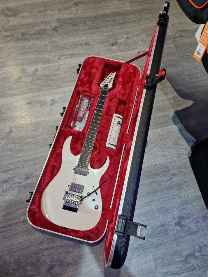 Ibanez RG5320 de segunda mano · Foto 6 de 6 · Navarra · 1699 €