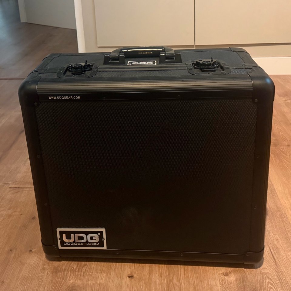 Technics SL1200MK2 + UDG Flightcase multi turntable de segunda mano · Foto 8 de 9 · Cádiz · 900 €