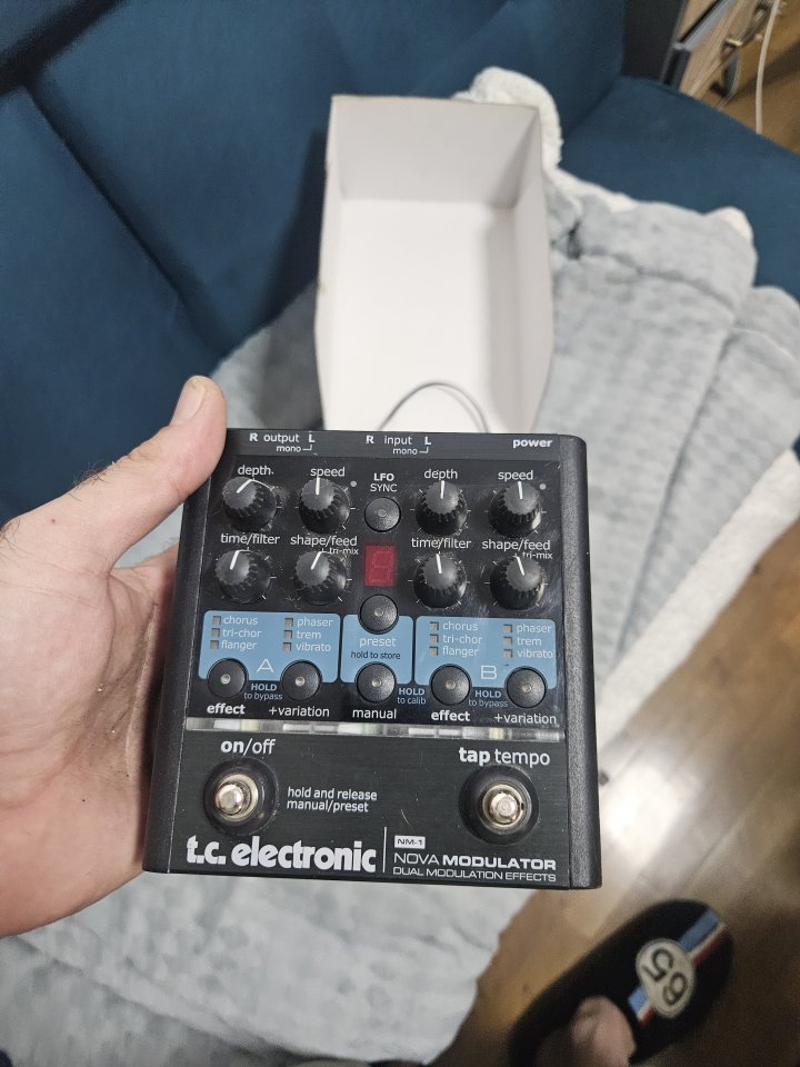 Pedal TC Electronic Nova Modulator con caja , alimentación e instrucciones