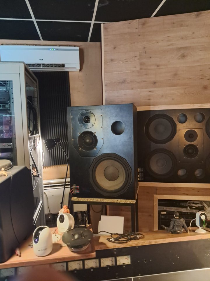 monitores de estudio quested h112 de segunda mano · Foto 1 de 3 · Cádiz · 2500 €