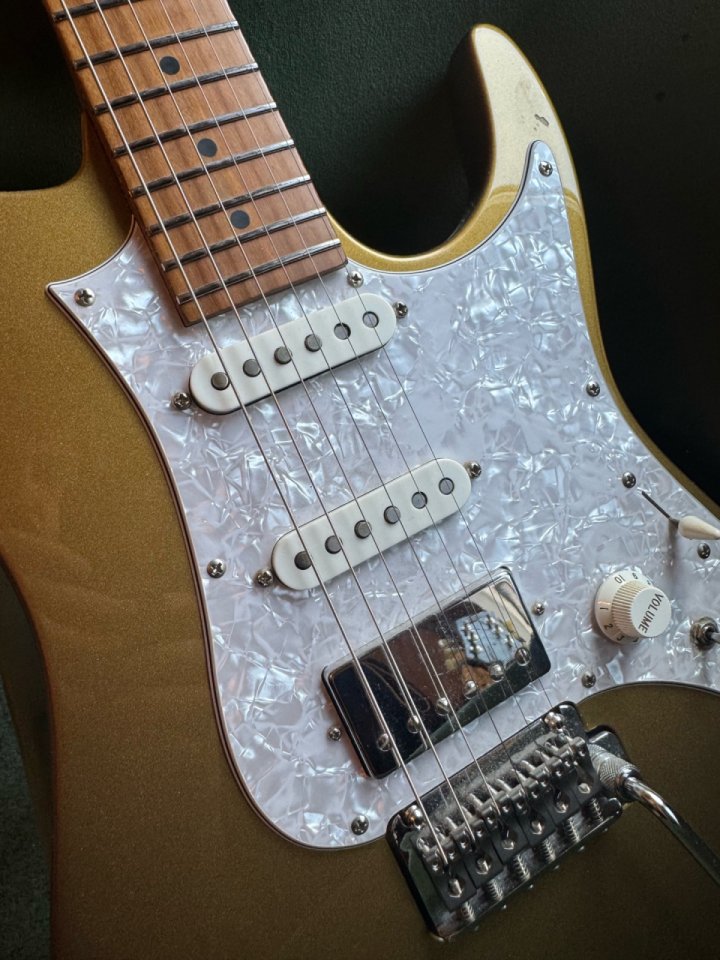 Ibanez AZ 2204 Aztec Gold de segunda mano · Foto 4 de 5 · Zaragoza · 1850 €