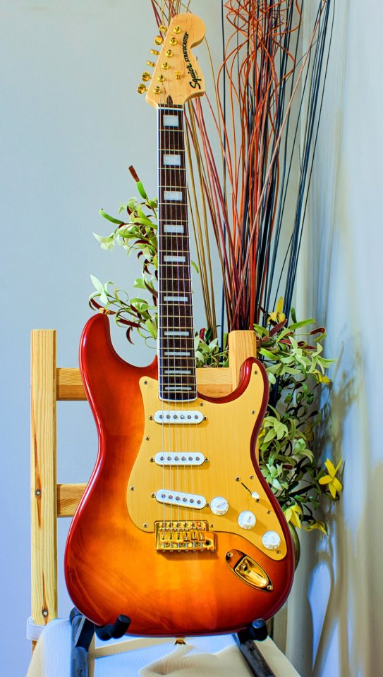 Guitarra eléctrica Squier de Fender 40º aniversario gold edition