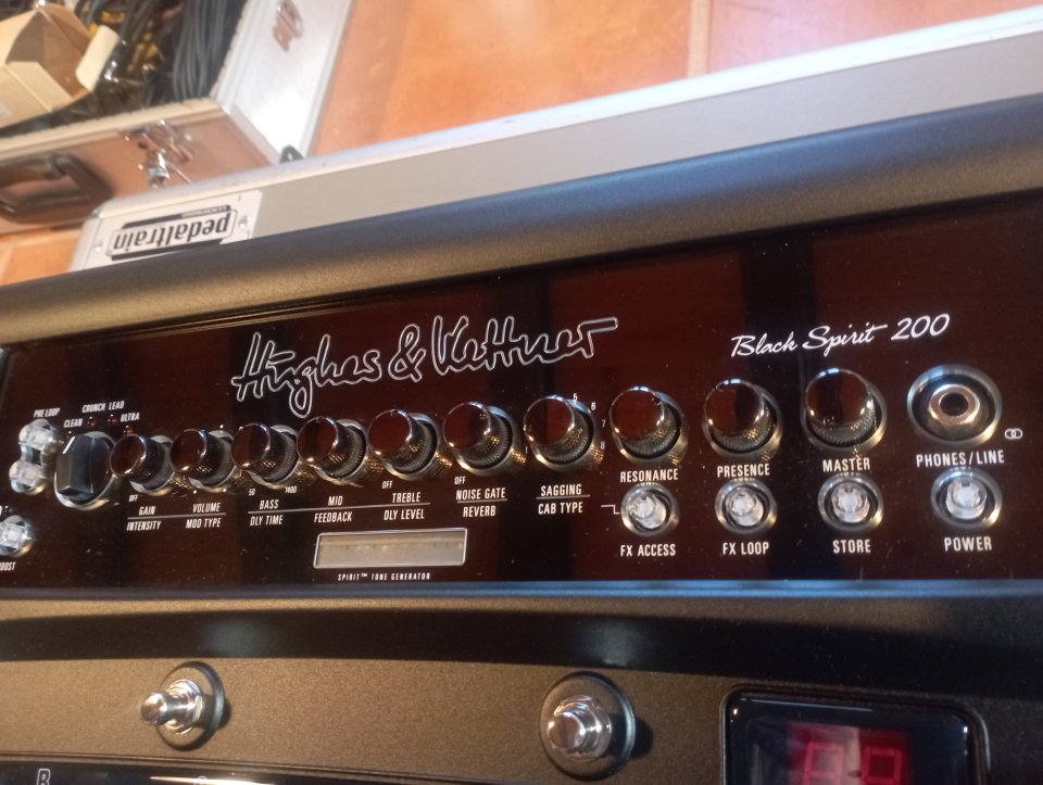 Pedalera amplificada black Spirit 200