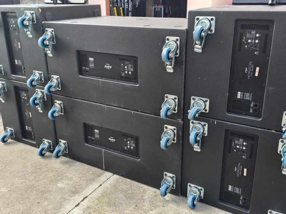 FBT Mitus 206LA sistema completo line array con subs y rigging