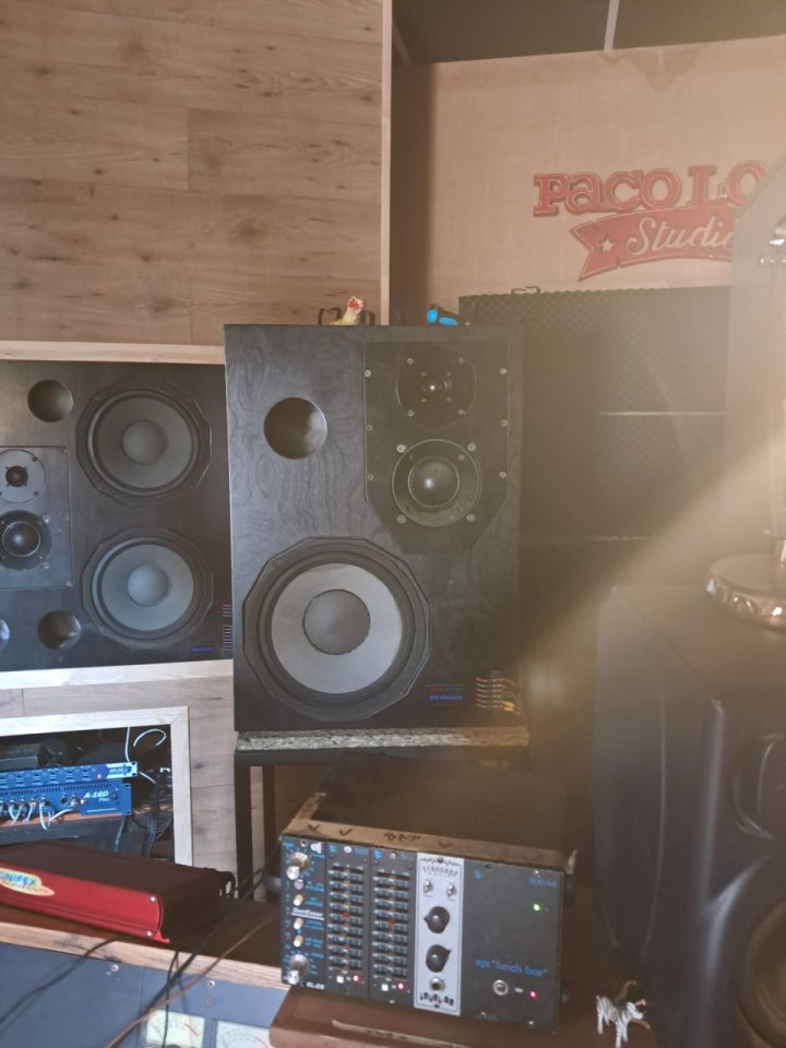 monitores de estudio quested h112 de segunda mano · Foto 2 de 3 · Cádiz · 2500 €