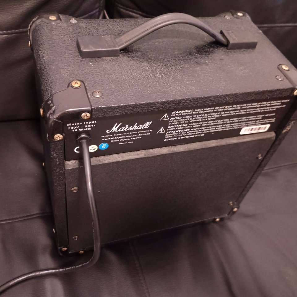Amplificador Marshall de segunda mano · Foto 4 de 5 · Málaga · 40 €