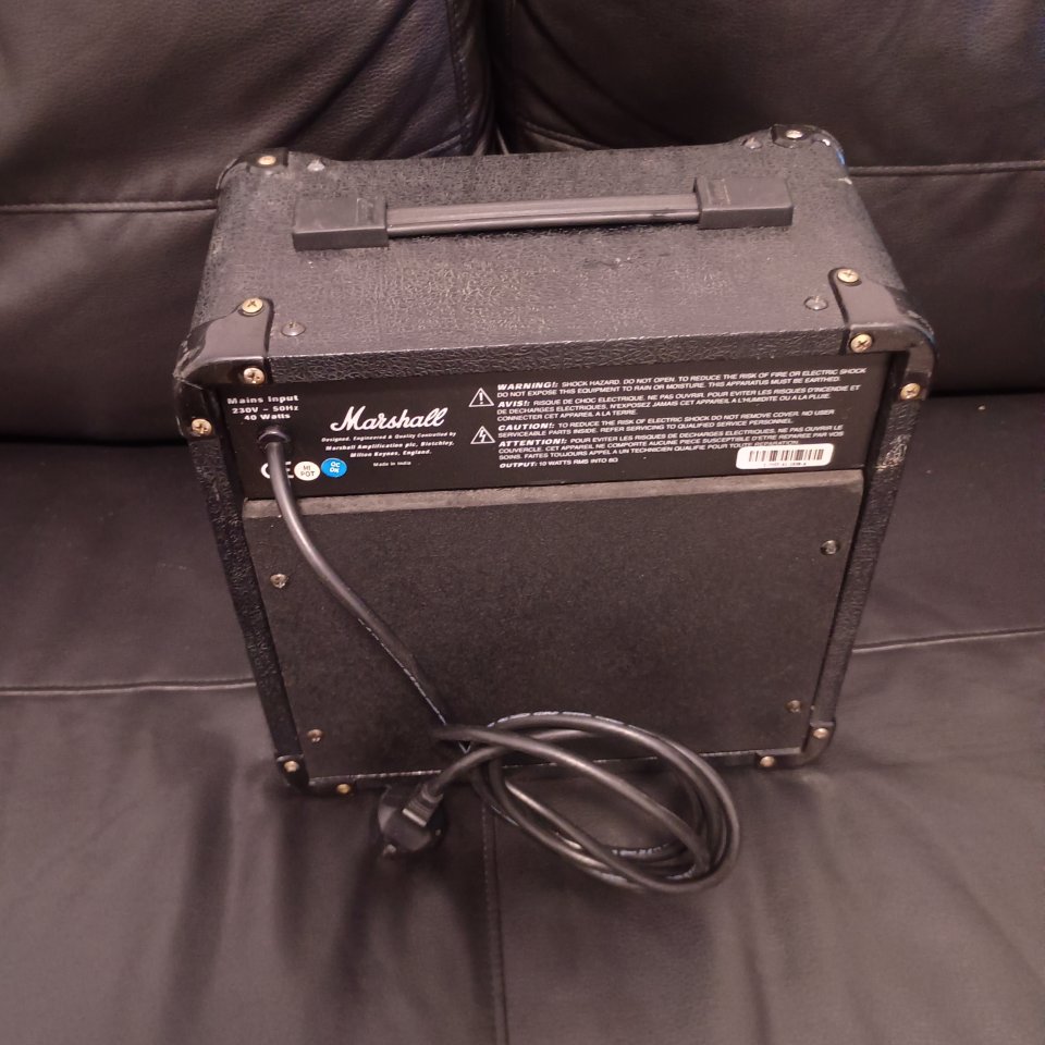 Amplificador Marshall de segunda mano · Foto 5 de 5 · Málaga · 40 €