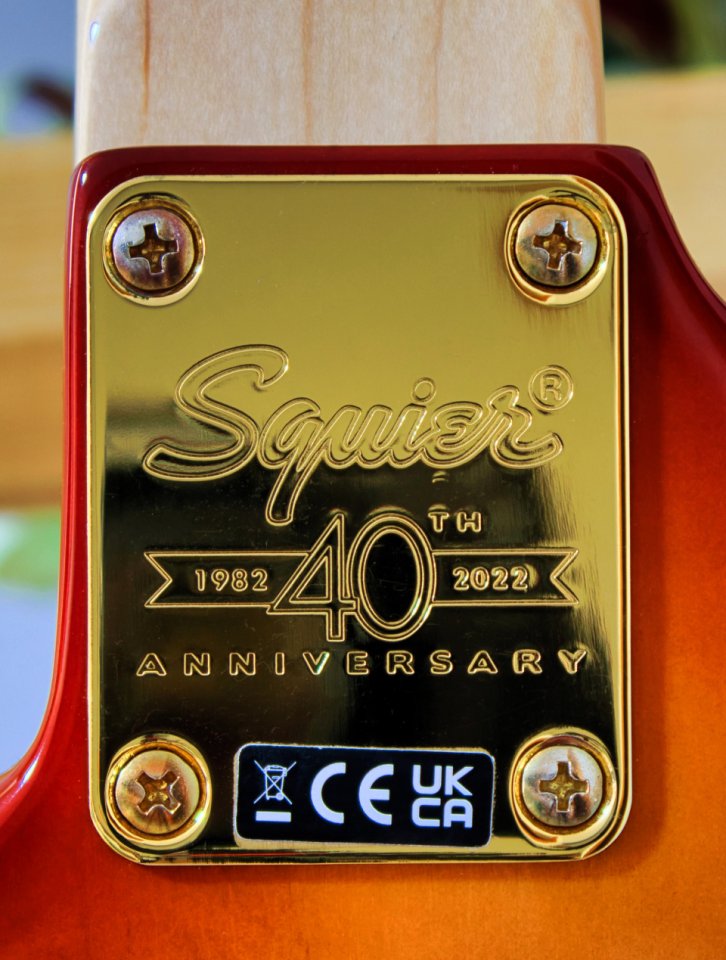 Guitarra eléctrica Squier de Fender 40º aniversario gold edition