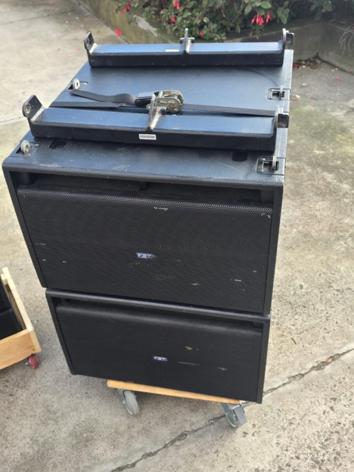 FBT Mitus 206LA sistema completo line array con subs y rigging