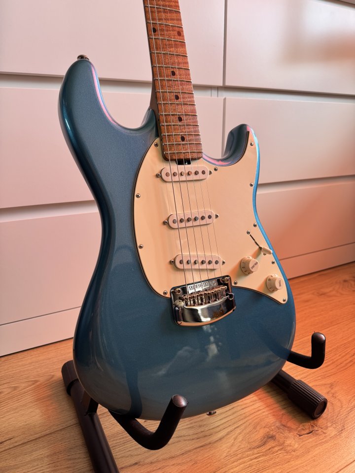 Music Man Cutlass SSS RS de segunda mano · Foto 1 de 10 · Madrid · 2300 €