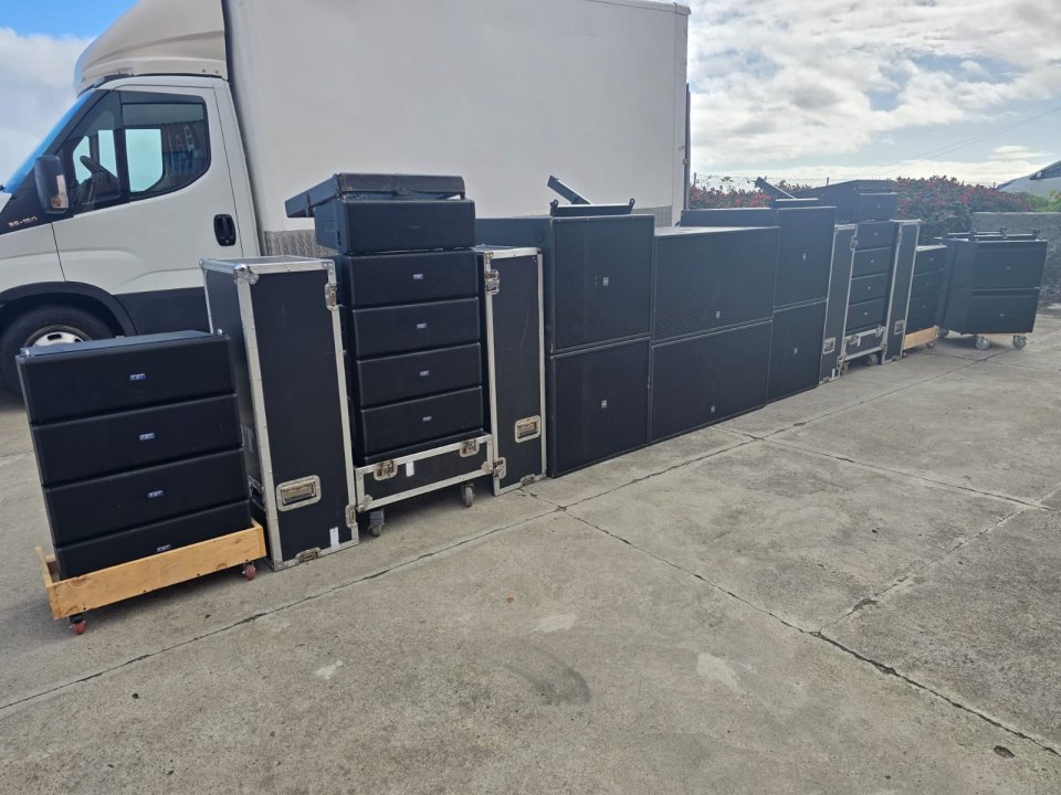FBT Mitus 206LA sistema completo line array con subs y rigging