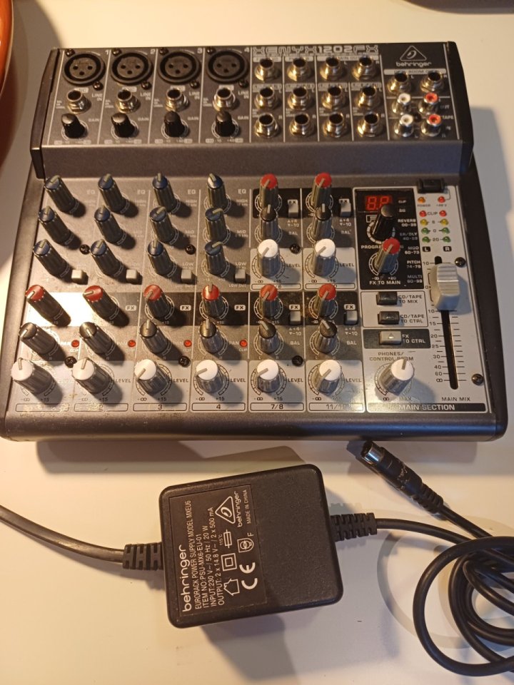Mixer Behringer 1202fx de segunda mano · Foto 2 de 2 · Zaragoza · 70 €