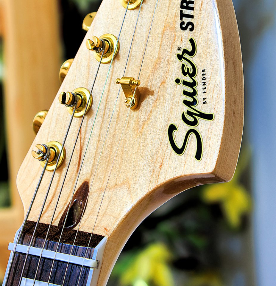 Guitarra eléctrica Squier de Fender 40º aniversario gold edition