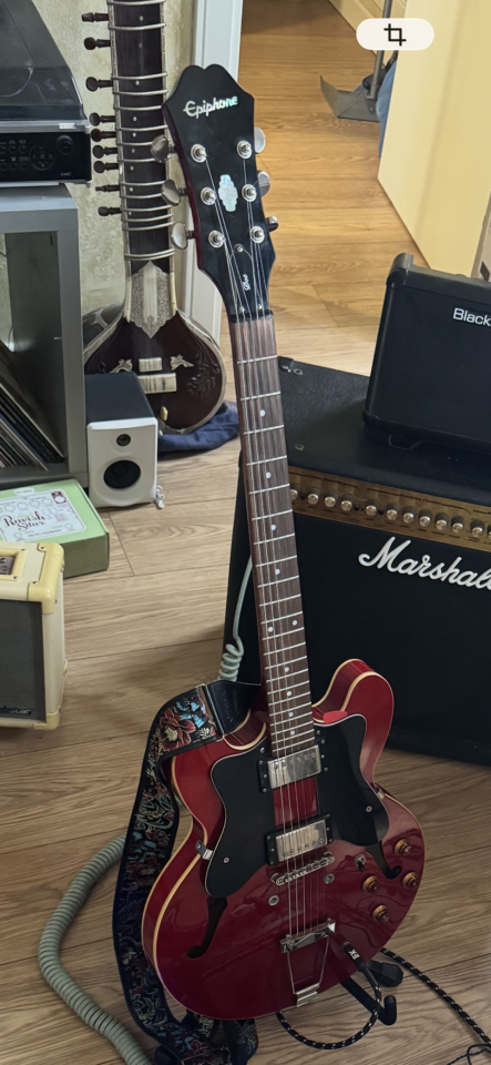 Robo de mis 2 guitarras, epiphone dot studio  y Gibson Sg tribute