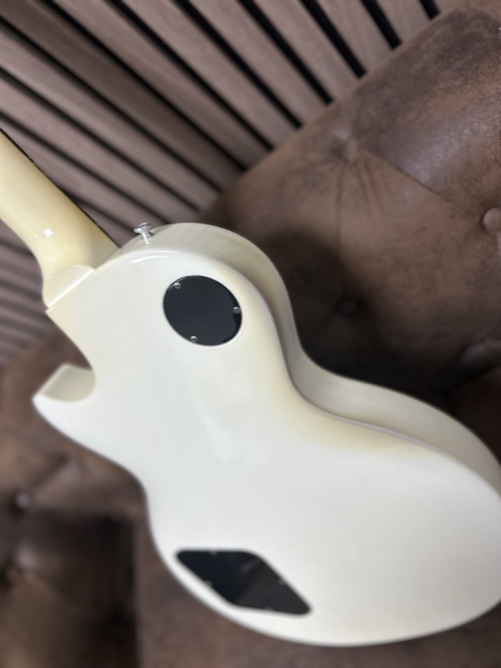 Gibson les Paul studio 2011 aliñe.