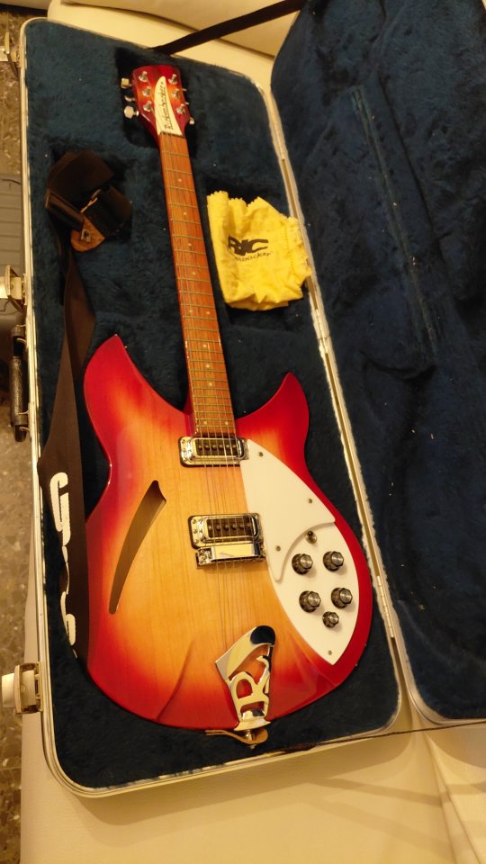Rickenbacker 330 fireglo.IMPECABLE