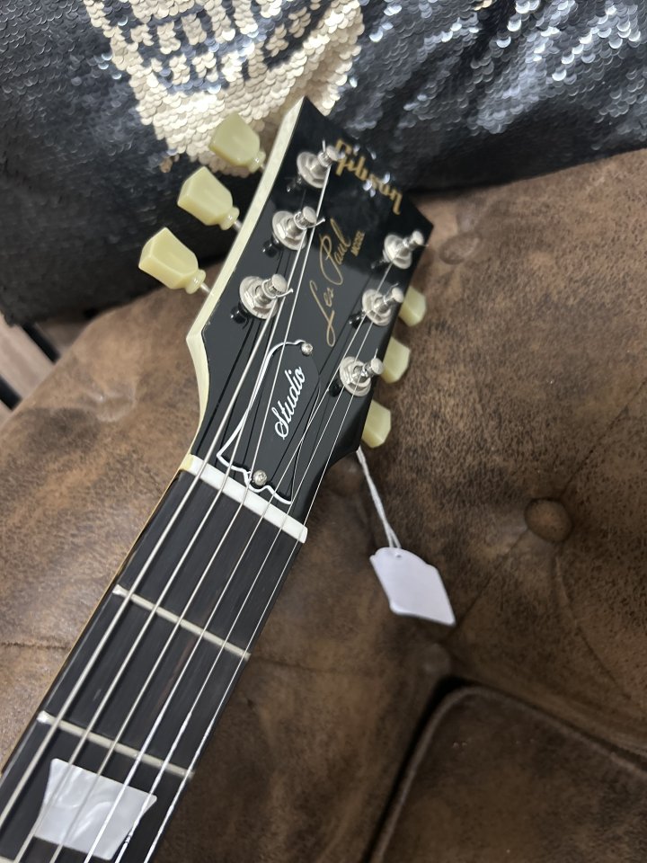 Gibson les Paul studio 2011 aliñe.