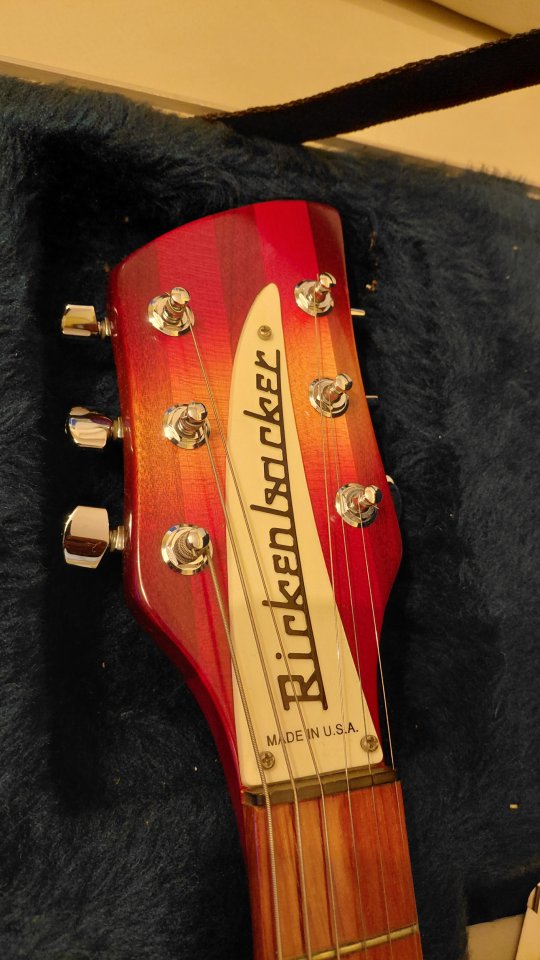 Rickenbacker 330 fireglo.IMPECABLE