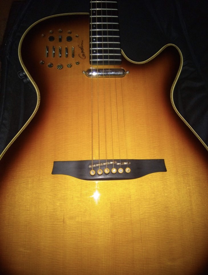 Impresionante Godin Multiac Spectrum SA, Lightbur de segunda mano · Foto 1 de 3 · Segovia · 1100 €
