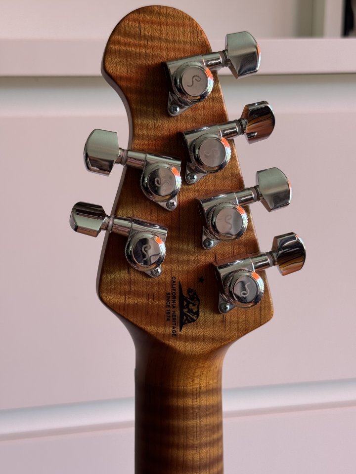 Music Man Cutlass SSS RS de segunda mano · Foto 8 de 10 · Madrid · 2300 €