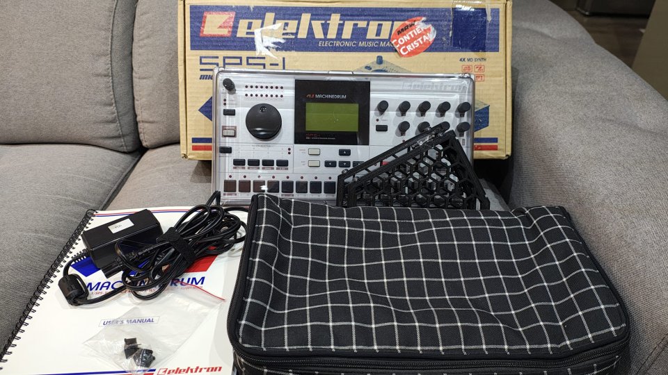 Elektron Machinedrum SPS-1 mk II + extras (decksaver, funda, soporte...)