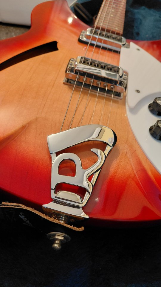 Rickenbacker 330 fireglo.IMPECABLE