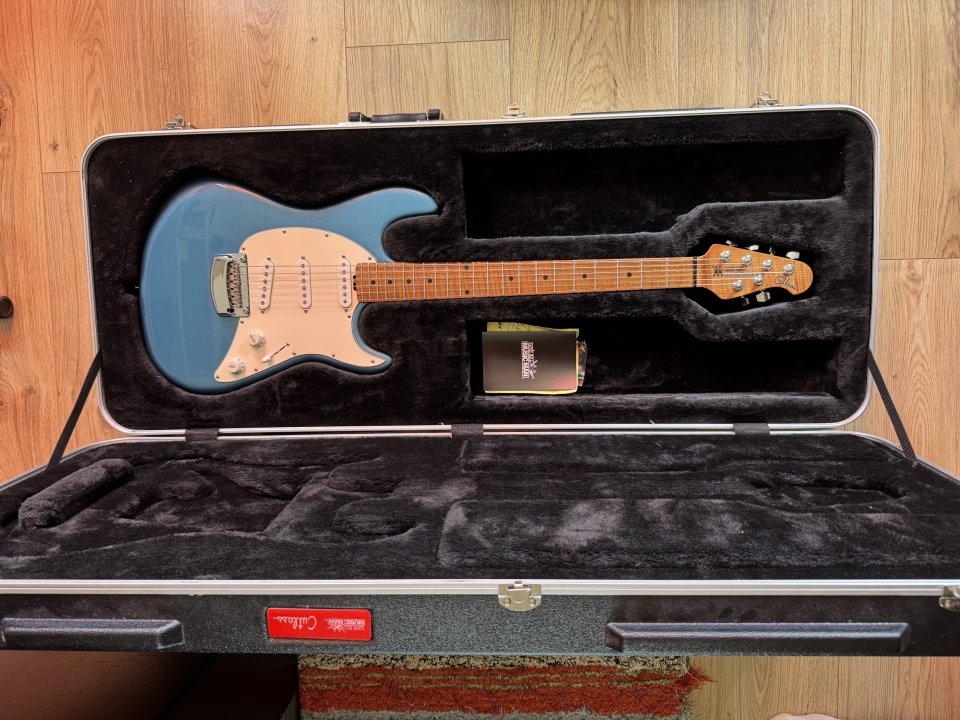 Music Man Cutlass SSS RS de segunda mano · Foto 9 de 10 · Madrid · 2300 €