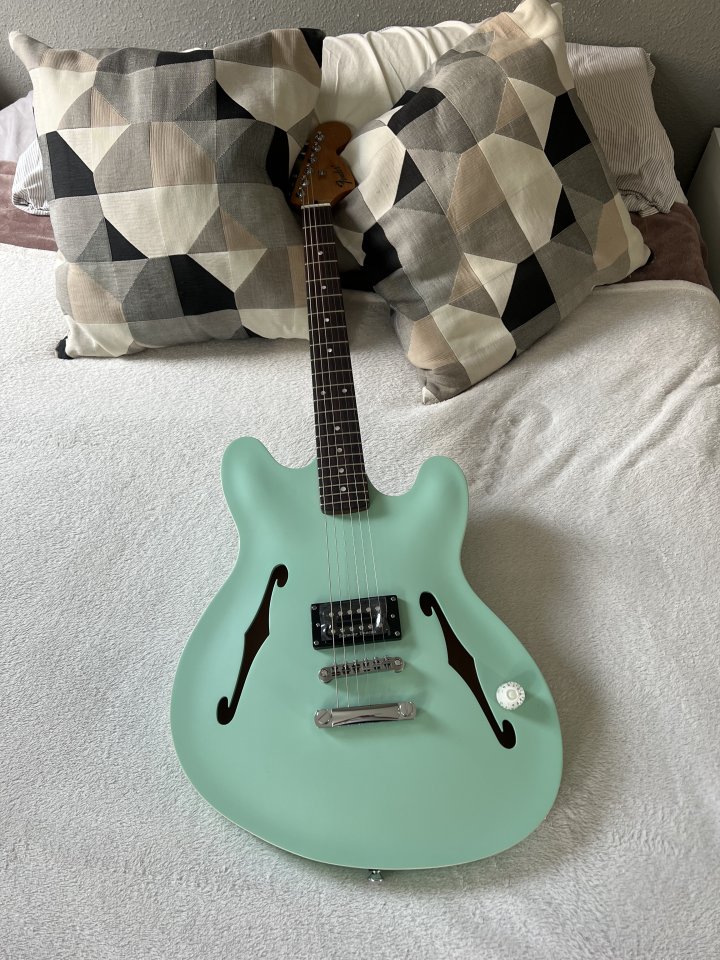 Fender Tom Delonge Starcaster SFG RF NO CAMBIOS