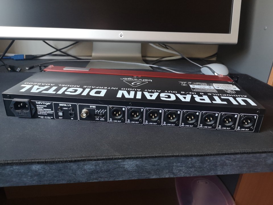 Behringer ADA8200