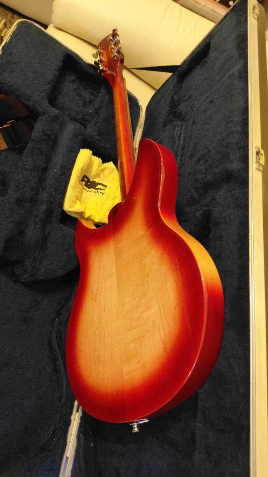 Rickenbacker 330 fireglo.IMPECABLE
