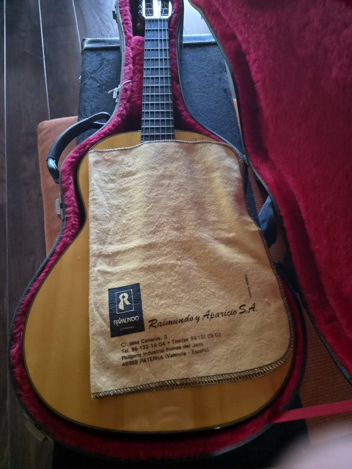 Guitarra Clásica Manuel Raimundo 155 Especial (1999) – Excelente estado de segunda mano · Foto 1 de 8 · Lleida · 1750 €