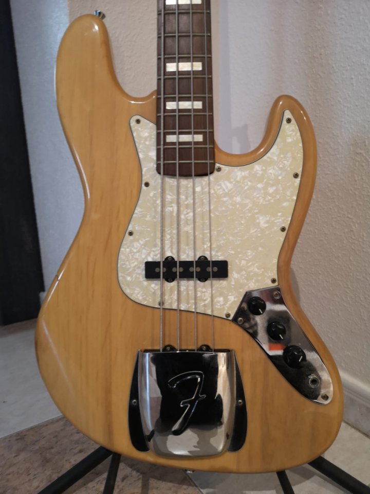 Bajo Jazz Bass NO Fender