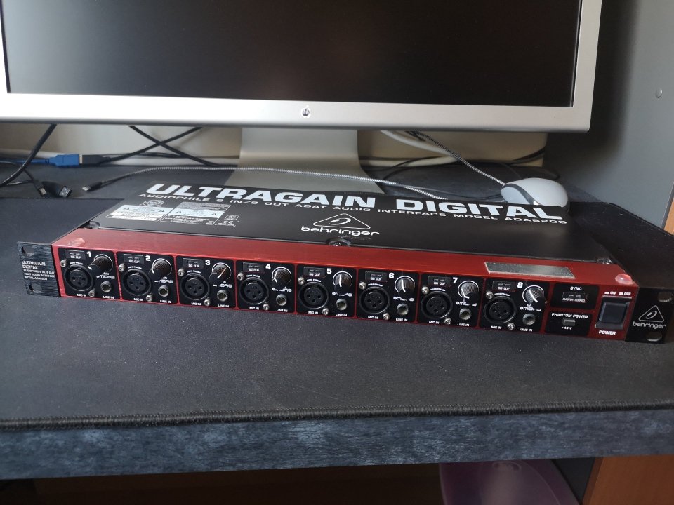 Behringer ADA8200