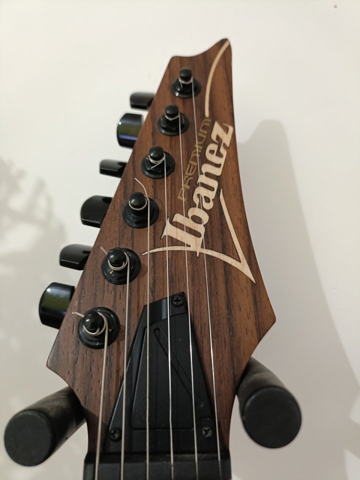 Ibanez RG premium 721W de segunda mano · Foto 3 de 7 · Madrid · 490 €
