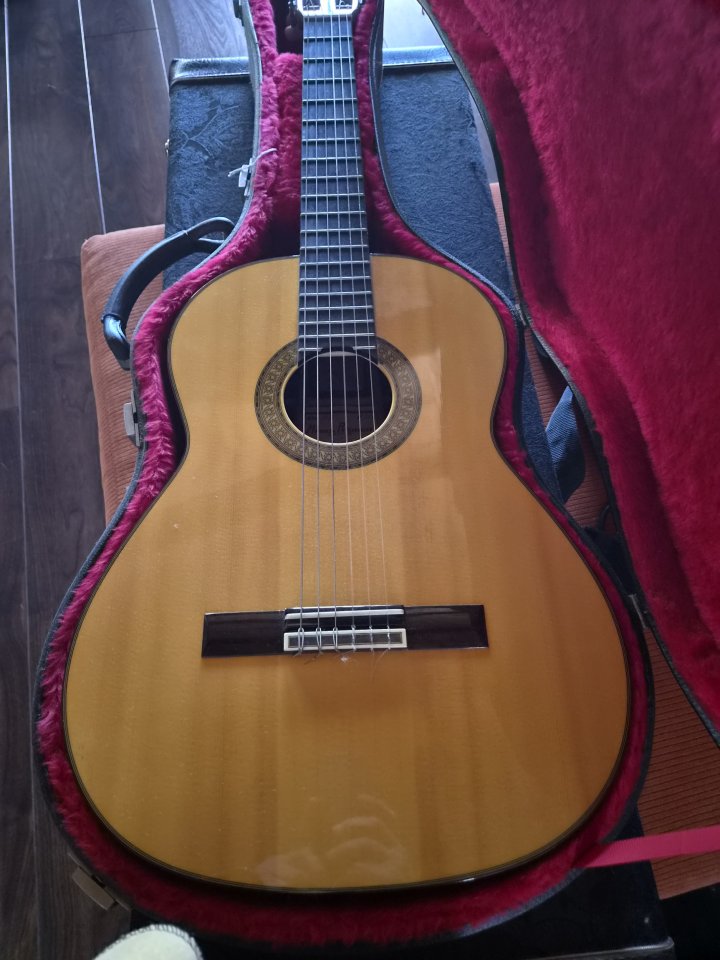 Guitarra Clásica Manuel Raimundo 155 Especial (1999) – Excelente estado de segunda mano · Foto 2 de 8 · Lleida · 1750 €