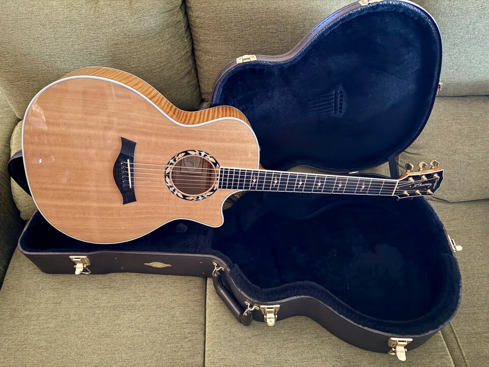Guitarra acústica TAYLOR 30º ANIVERSARIO MODEL 614-CE-L30