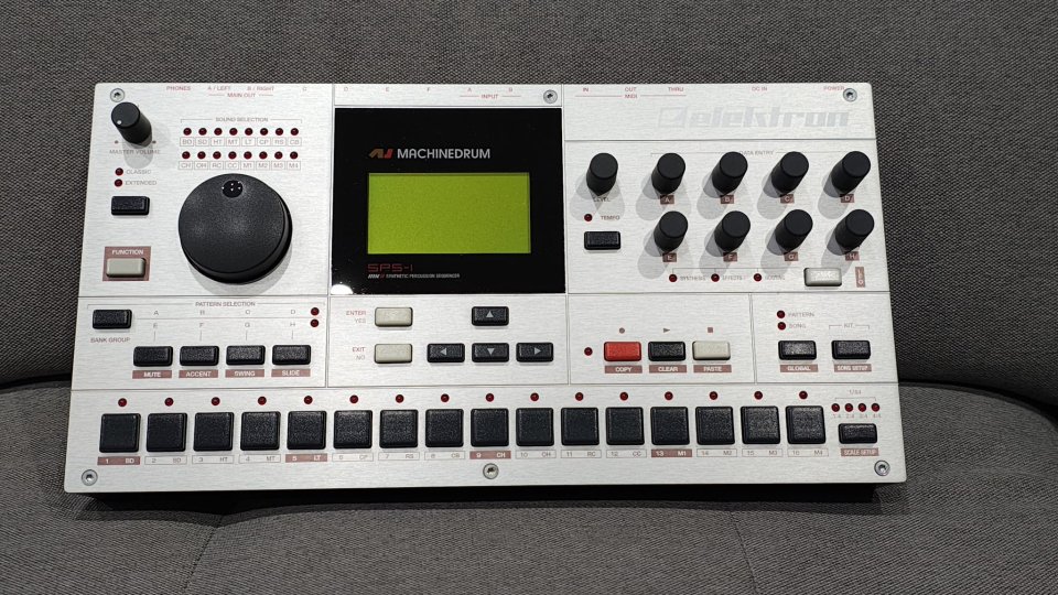 Elektron Machinedrum SPS-1 mk II + extras (decksaver, funda, soporte...)
